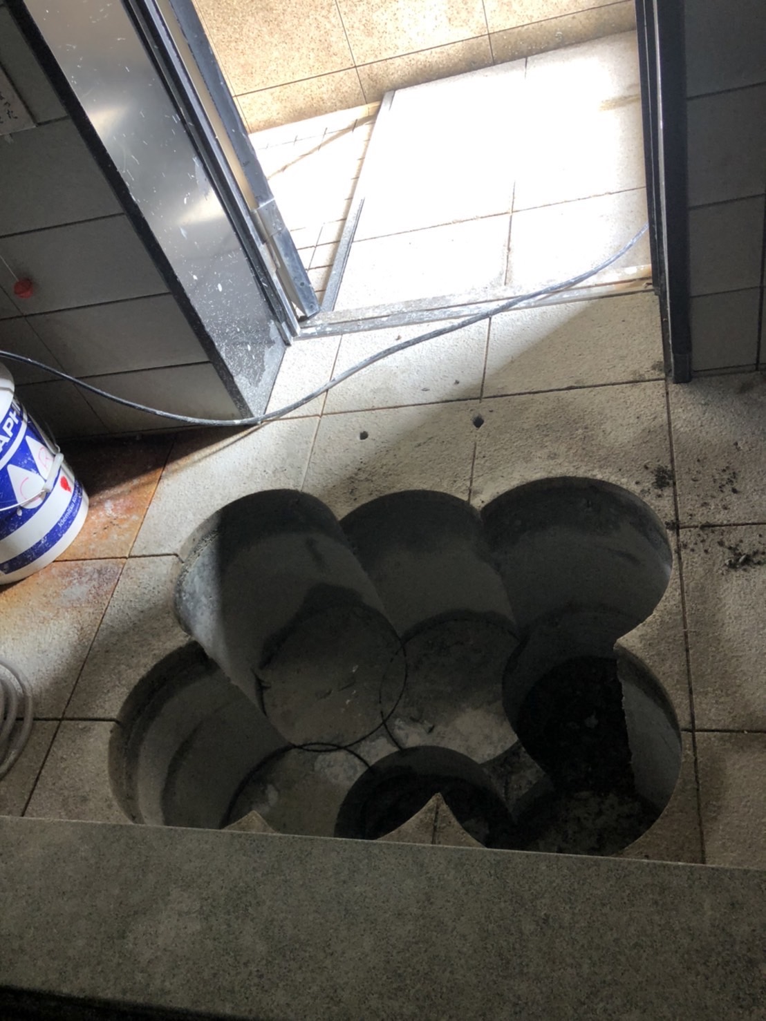 スラブ　連続コアカット工事